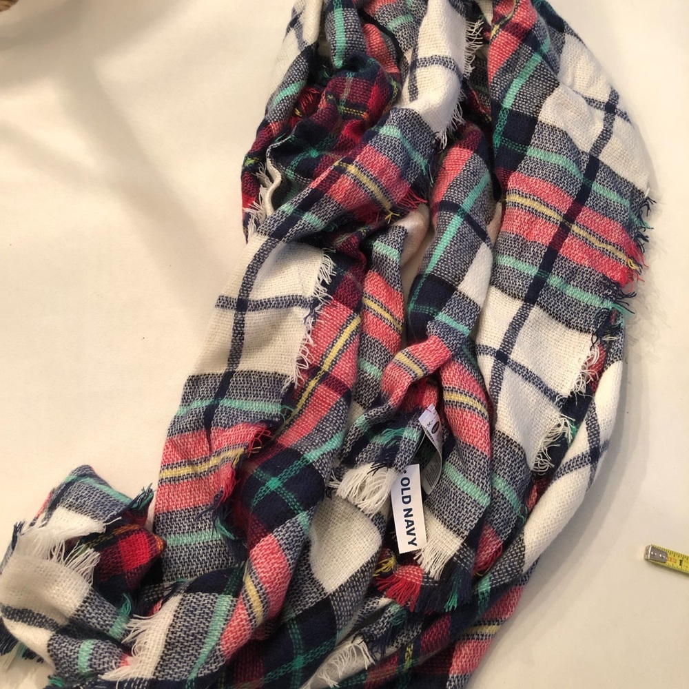 MOVING SALE 🐾💕NWT Old Navy Patchwork Blanket Scarf